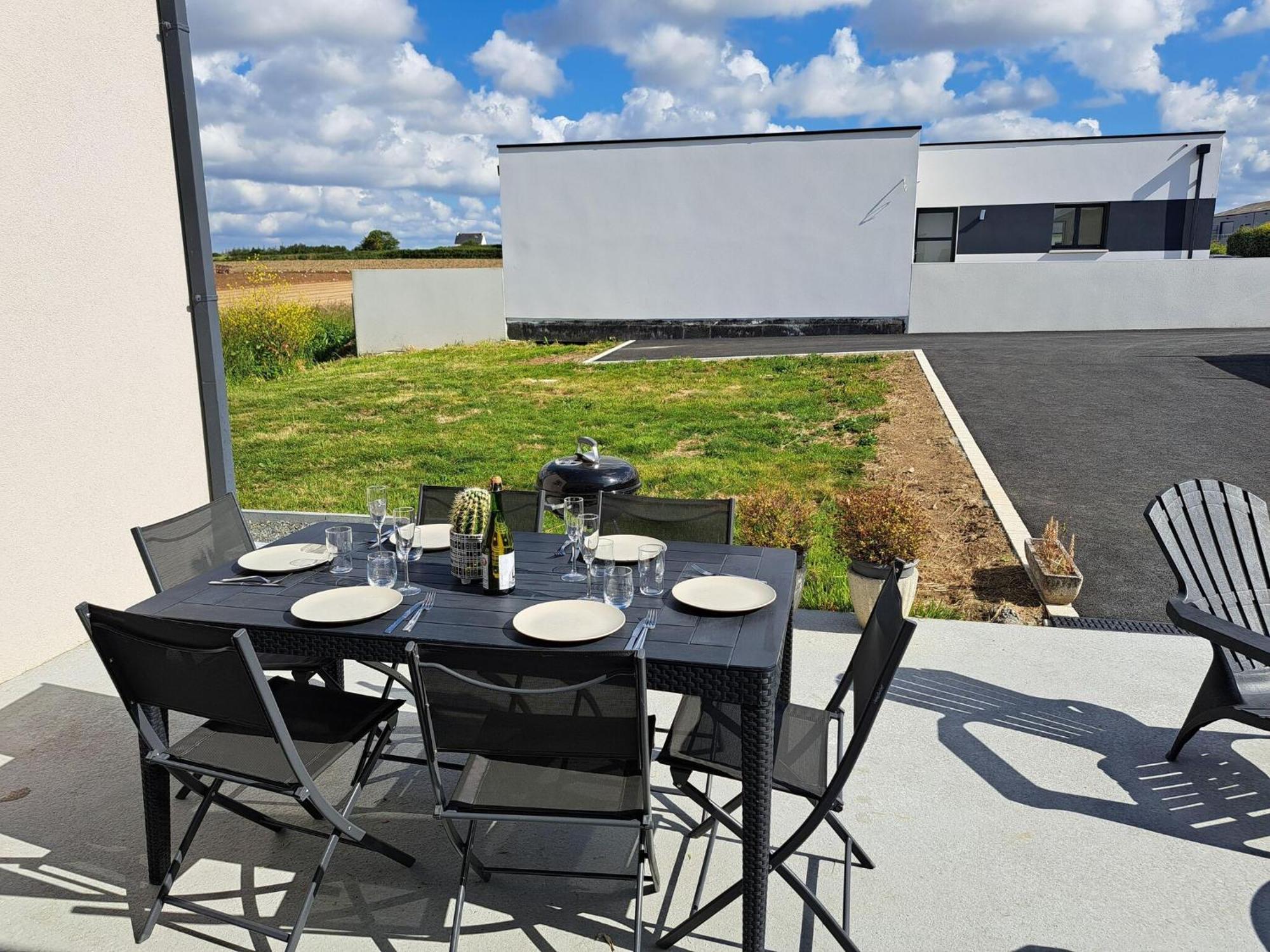 Single Storey Holiday Home In Cleder Luaran gambar